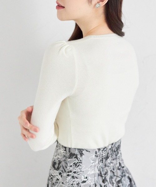 tocco closet(トッコ クローゼット)の「ふんわりカシミアタッチプチパワーショルダーリブニットプルオーバー(ニット/セーター・レディース・ネイビー/アイボリー/ブラック・M)」の9枚目の写真