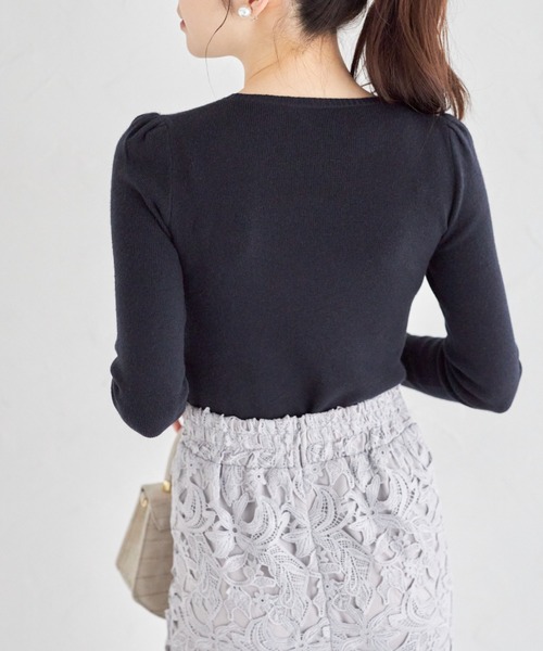 tocco closet(トッコ クローゼット)の「ふんわりカシミアタッチプチパワーショルダーリブニットプルオーバー(ニット/セーター・レディース・ネイビー/アイボリー/ブラック・M)」の20枚目の写真