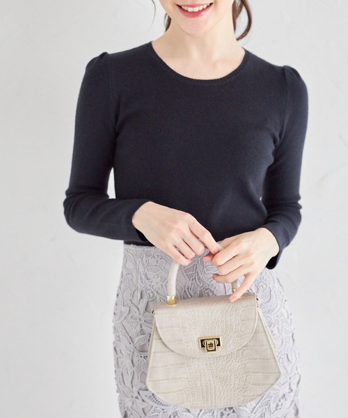 tocco closet(トッコ クローゼット)の「ふんわりカシミアタッチプチパワーショルダーリブニットプルオーバー(ニット/セーター・レディース・ネイビー/アイボリー/ブラック・M)」の18枚目の写真