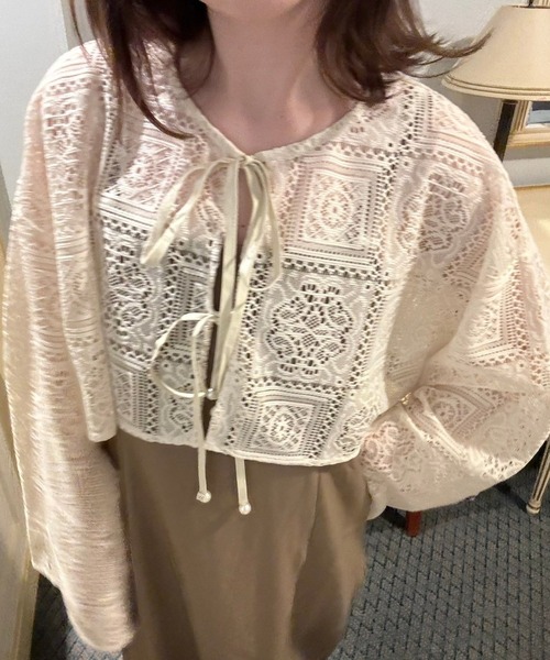 merrylatte（メリーラテ）の「レースクロップド丈カーディガン（カーディガン/ボレロ・レディース・アイボリー・FREE）」の2枚目の写真