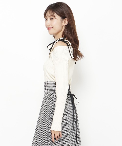 AND COUTURE(アンドクチュール)の「配色ショルダーリボンニットプルオーバー(ニット/セーター・レディース・ブルー/ブラック/ボルドー/アイボリー/ピンク/ラベンダー・FREE)」の8枚目の写真