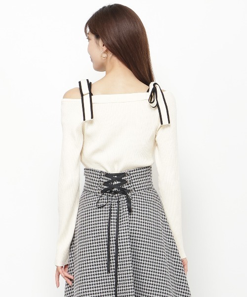 AND COUTURE(アンドクチュール)の「配色ショルダーリボンニットプルオーバー(ニット/セーター・レディース・ブルー/ブラック/ボルドー/アイボリー/ピンク/ラベンダー・FREE)」の9枚目の写真