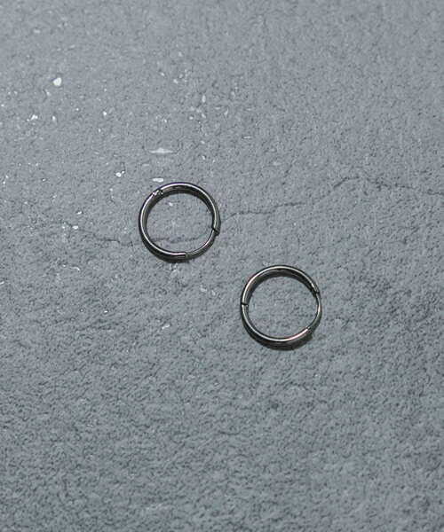 SMELLY（スメリー）の「ステンレスミニフープピアス（ピアス（両耳用）・レディース・ゴールド/シルバー・-）」の2枚目の写真