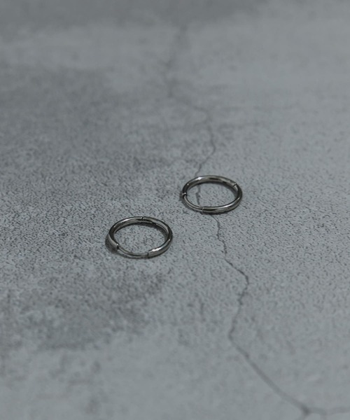 SMELLY（スメリー）の「ステンレスミニフープピアス（ピアス（両耳用）・レディース・ゴールド/シルバー・-）」の9枚目の写真