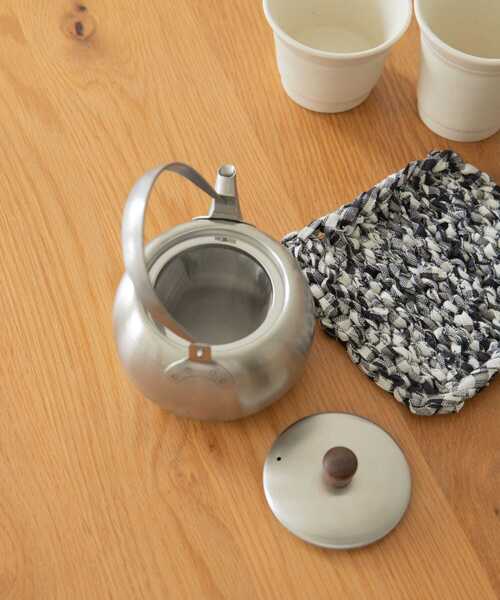 URBAN RESEARCH DOORS（アーバンリサーチドアーズ）の「ナガオ　ステンレスつる付き急須 500ml（キッチンツール・レディース・シルバー・-）」の3枚目の写真