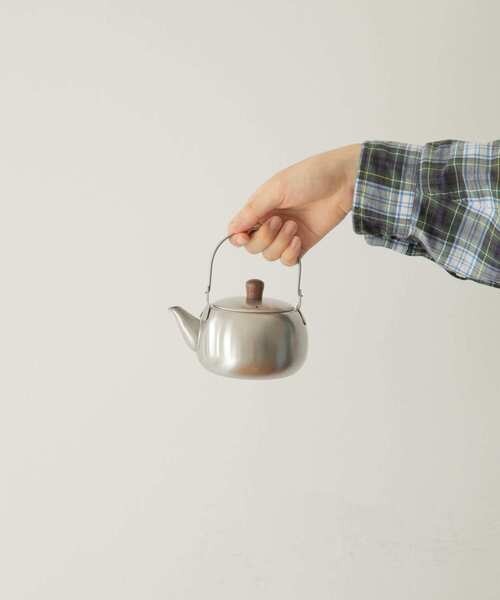 URBAN RESEARCH DOORS（アーバンリサーチドアーズ）の「ナガオ　ステンレスつる付き急須 500ml（キッチンツール・レディース・シルバー・-）」の5枚目の写真