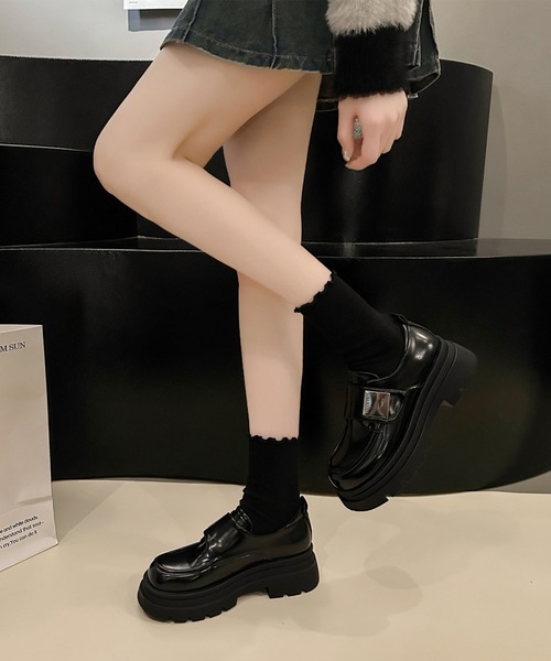 Lace Ladies(レースレディース)の「スクエアトゥ レザー調 厚底 マニッシュ ローファー(ローファー・レディース・ブラック・23.5cm/24cm/24.5cm/25cm/22.5cm/23cm)」の2枚目の写真