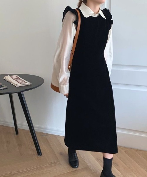 COMON+(コモンプラス)の「ベルベット調ショルダーフリル ジャンスカ ワンピース(ワンピース・レディース・ブラック・M/L)」の2枚目の写真