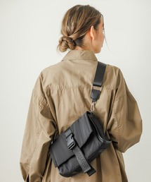 BAYFLOW | [ペットボトルも入る]ロゴ刺繍テープバックルショルダー(ショルダーバッグ)