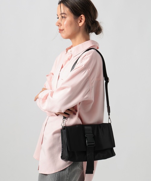 BAYFLOW（ベイフロー）の「[ペットボトルも入る]ロゴ刺繍テープバックルショルダー（ショルダーバッグ・レディース・ブラック/ライトベージュ・FREE）」の22枚目の写真