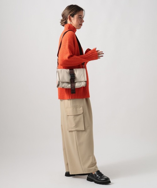 BAYFLOW（ベイフロー）の「[ペットボトルも入る]ロゴ刺繍テープバックルショルダー（ショルダーバッグ・レディース・ブラック/ライトベージュ・FREE）」の21枚目の写真