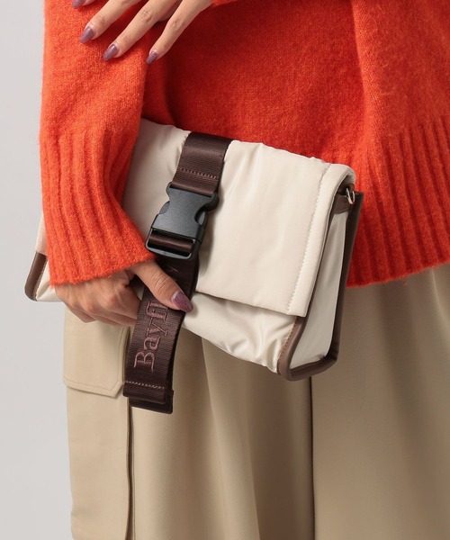 BAYFLOW（ベイフロー）の「[ペットボトルも入る]ロゴ刺繍テープバックルショルダー（ショルダーバッグ・レディース・ブラック/ライトベージュ・FREE）」の19枚目の写真