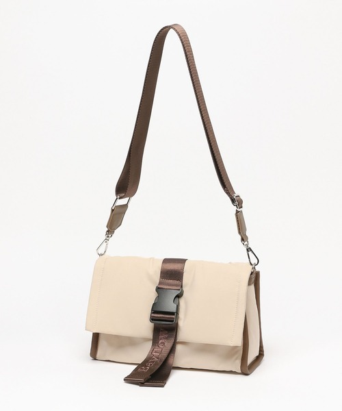 BAYFLOW（ベイフロー）の「[ペットボトルも入る]ロゴ刺繍テープバックルショルダー（ショルダーバッグ・レディース・ブラック/ライトベージュ・FREE）」の18枚目の写真