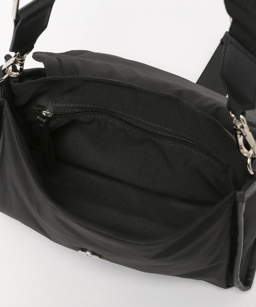 BAYFLOW（ベイフロー）の「[ペットボトルも入る]ロゴ刺繍テープバックルショルダー（ショルダーバッグ・レディース・ブラック/ライトベージュ・FREE）」の7枚目の写真