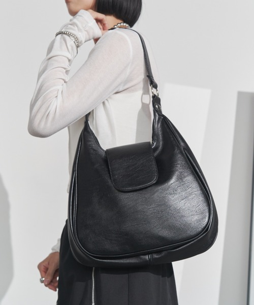 Solace（ソレイス）の「フェイクレザーラウンドトートバッグ（トートバッグ・レディース・ブラック/ブラウン・FREE）」の2枚目の写真