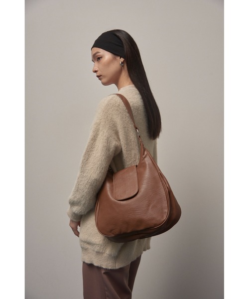 Solace（ソレイス）の「フェイクレザーラウンドトートバッグ（トートバッグ・レディース・ブラック/ブラウン・FREE）」の3枚目の写真