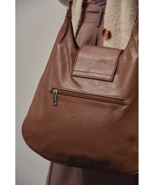 Solace（ソレイス）の「フェイクレザーラウンドトートバッグ（トートバッグ・レディース・ブラック/ブラウン・FREE）」の6枚目の写真