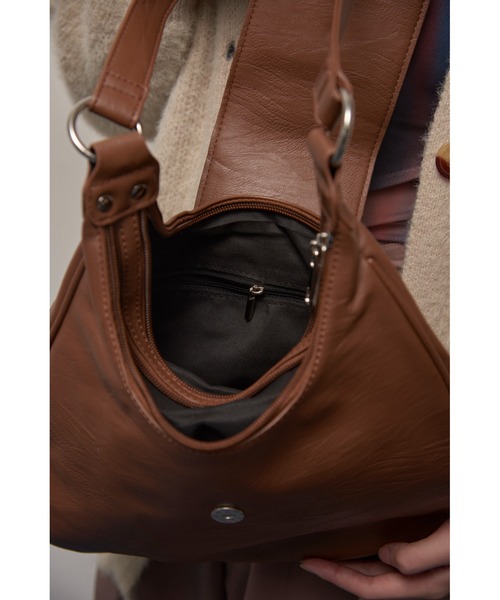 Solace（ソレイス）の「フェイクレザーラウンドトートバッグ（トートバッグ・レディース・ブラック/ブラウン・FREE）」の7枚目の写真