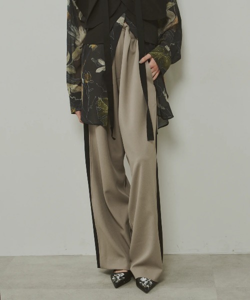 LA BELLE ETUDE（ラベルエチュード）の「サイドラインリラックスワイドスラックス（スラックス・レディース・ライトブルー/グレー/ベージュ・1/0）」の7枚目の写真