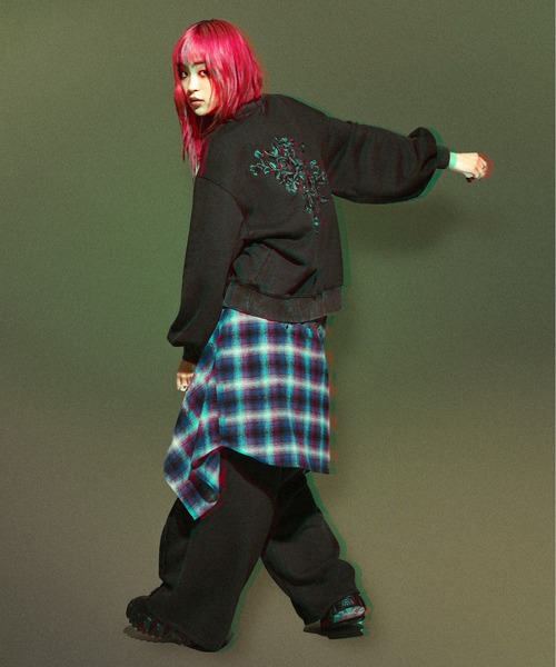 オーバーダイフラワー刺繍プルオーバー/SET UP対応(スウェット)|Ellno Loset(エルノロゼット) オーバーダイフラワー刺繍プルオーバー/SET UP対応(スウェット)|Ellno Loset(エルノロゼット)