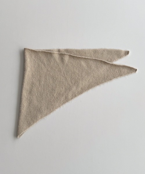 CANAL JEAN(キャナルジーン)の「diggity トライアングルニットスカーフ(マフラー・レディース・ブラック/グレー/ベージュ/ブラウン・ONE SIZE)」の6枚目の写真