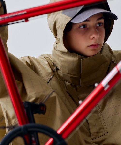 KiU（キウ）の「キウ ビジブルバイシクル自転車レインポンチョ リフレクター反射（レインコート/ポンチョ・メンズ・ブラック/カーキ/グレー系その他/ベージュ/ブラック系その他・FREE）」の6枚目の写真