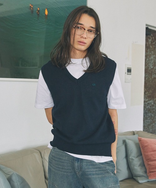 Unblend(アンブレンド)の「【Unblend】ワンポイントロゴ刺繍 サマーニットベスト(ベスト・レディース・オレンジ/ネイビー/ライトブルー・FREE)」の2枚目の写真