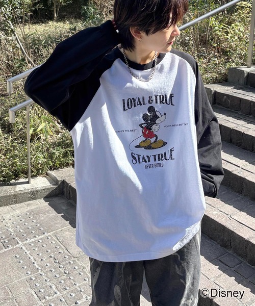 Disney（ディズニー）の「【新色追加】 Disney Mickey / ミッキー ヴィンテージライク レトログラフィック 古着風クラックプリント ビッグシルエット ラグランロンT カットソー メンズ レディース（Tシャツ/カットソー・メンズ・ホワイト系その他/ホワイト系1/ホワイト系/ホワイト/グレー系/チャコールグレー/グレー/グレー系その他/ホワイト系2/グレー系2/ホワイト系その他2/ホワイト系3/ホワイト系その他3/グレー系その他2・L/M）」の6枚目の写真