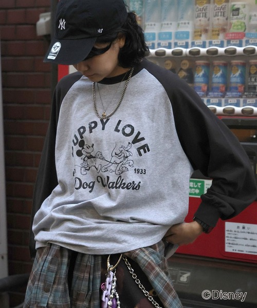 Disney（ディズニー）の「【新色追加】 Disney Mickey / ミッキー ヴィンテージライク レトログラフィック 古着風クラックプリント ビッグシルエット ラグランロンT カットソー メンズ レディース（Tシャツ/カットソー・メンズ・ホワイト系その他/ホワイト系1/ホワイト系/ホワイト/グレー系/チャコールグレー/グレー/グレー系その他/ホワイト系2/グレー系2/ホワイト系その他2/ホワイト系3/ホワイト系その他3/グレー系その他2・L/M）」の14枚目の写真