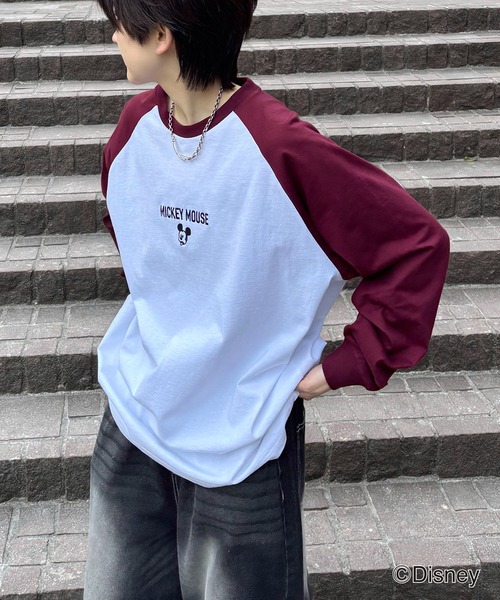 Disney（ディズニー）の「【新色追加】 Disney Mickey / ミッキー ヴィンテージライク レトログラフィック 古着風クラックプリント ビッグシルエット ラグランロンT カットソー メンズ レディース（Tシャツ/カットソー・メンズ・ホワイト系その他/ホワイト系1/ホワイト系/ホワイト/グレー系/チャコールグレー/グレー/グレー系その他/ホワイト系2/グレー系2/ホワイト系その他2/ホワイト系3/ホワイト系その他3/グレー系その他2・L/M）」の3枚目の写真