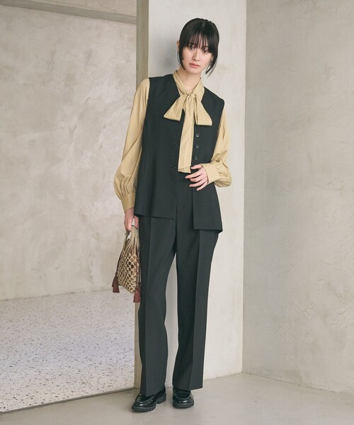 BEAUTY&YOUTH UNITED ARROWS（ビューティーアンドユースユナイテッドアローズ）の「【WEB限定 Wardrobe DAILY MINIMAL】リボンタイブラウス -2WAY/ウォッシャブル-（シャツ/ブラウス・レディース・ホワイト/ベージュ/ダークグレー・FREE）」の22枚目の写真