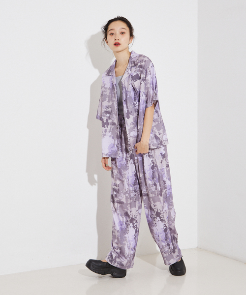NOMINE(ノミネ)の「【セットアップ着用可】スプラッシュプリント 開襟 シャツ(シャツ/ブラウス・レディース・チャコールグレー/アイボリー/パープル・フリー)」の4枚目の写真