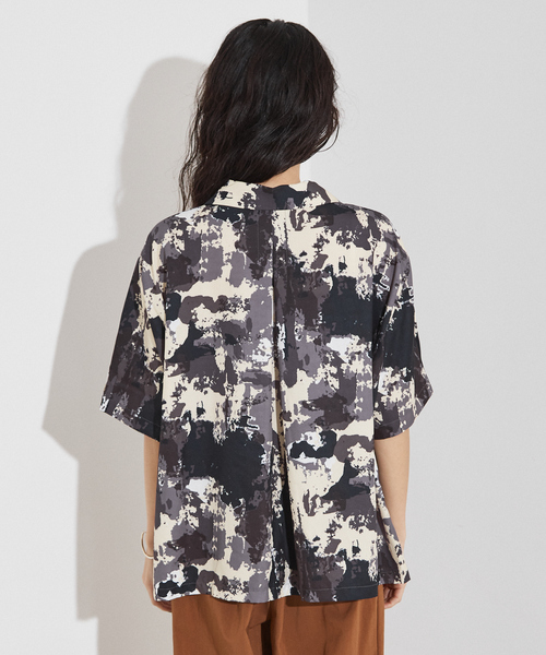 NOMINE(ノミネ)の「【セットアップ着用可】スプラッシュプリント 開襟 シャツ(シャツ/ブラウス・レディース・チャコールグレー/アイボリー/パープル・フリー)」の7枚目の写真