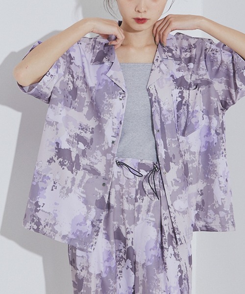 NOMINE(ノミネ)の「【セットアップ着用可】スプラッシュプリント 開襟 シャツ(シャツ/ブラウス・レディース・チャコールグレー/アイボリー/パープル・フリー)」の3枚目の写真