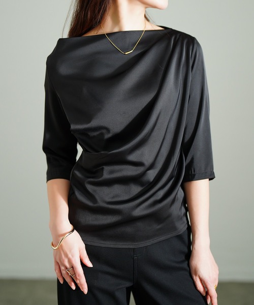 Sawa a la mode（サワアラモード）の「ドレープサテンカットソー（Tシャツ/カットソー・レディース・ブラック/ブラウン/ベージュ・FREE）」の2枚目の写真