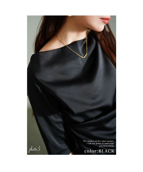 Sawa a la mode（サワアラモード）の「ドレープサテンカットソー（Tシャツ/カットソー・レディース・ブラック/ブラウン/ベージュ・FREE）」の4枚目の写真