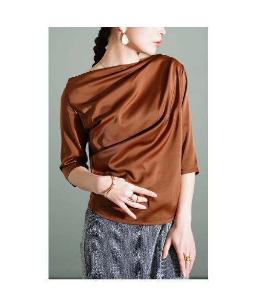 Sawa a la mode（サワアラモード）の「ドレープサテンカットソー（Tシャツ/カットソー・レディース・ブラック/ブラウン/ベージュ・FREE）」の16枚目の写真