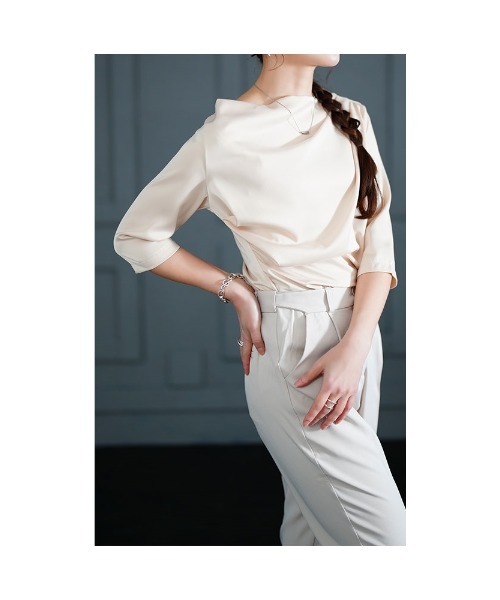 Sawa a la mode（サワアラモード）の「ドレープサテンカットソー（Tシャツ/カットソー・レディース・ブラック/ブラウン/ベージュ・FREE）」の12枚目の写真