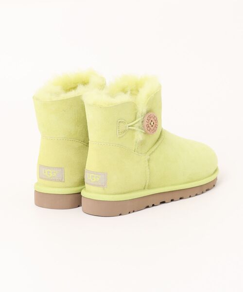 UGG(アグ)の「【RS】【UGG】MINI BAILEY BUTTON 3352 シープスキン ムートンブーツ ベイリーボタン ミニ(ブーツ・メンズ・イエロー系その他・US6)」の2枚目の写真