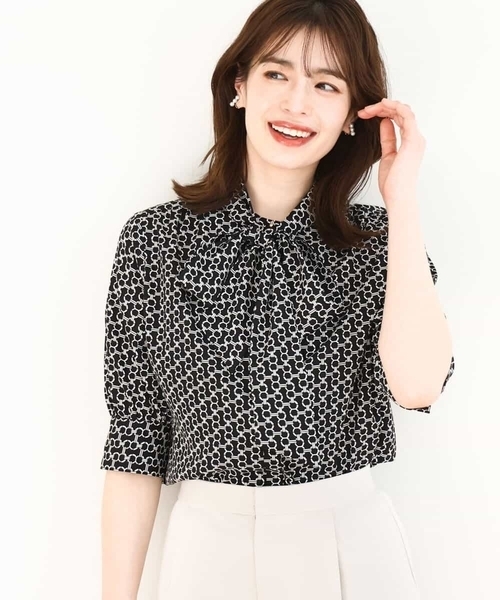 【美品】23区 2022年 洗える ビンテージプリント ボウタイブラウス 32 美品】23区 2022年 洗える ビンテージプリント ボウタイブラウス 32
