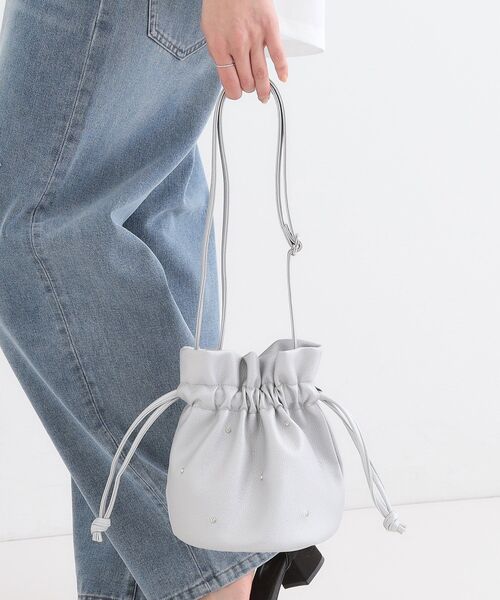 SHOO・LA・RUE（シューラルー）の「キラキラパーツ付き巾着ショルダーバッグ（ショルダーバッグ・レディース・アイボリー/ブラック/シルバー系その他・00）」の20枚目の写真