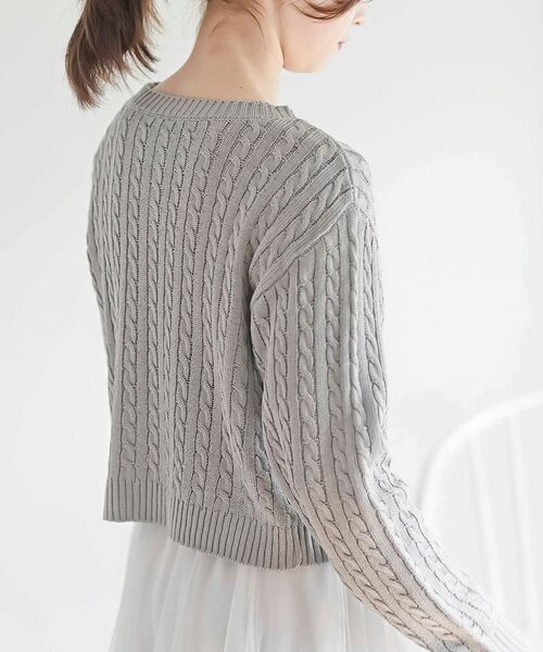 rps(アールピーエス)の「リボン刺繍ケーブル編み長袖クルーネックニットカーディガン(ニット/セーター・レディース・オフホワイト/ネイビー/ライトグレー・フリー)」の9枚目の写真