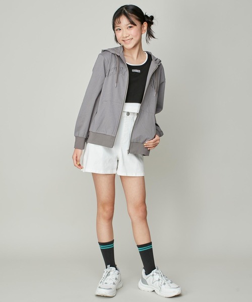 SISTER JENNI（SISTER JENNI）の「【ウエスト調整可】シンプルストレッチショートパンツ（デニムパンツ・キッズ・ブラック/サックスブルー/オフホワイト・130cm/140cm/150cm/160cm）」の4枚目の写真