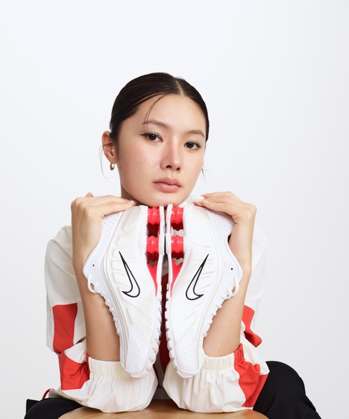 NIKE(ナイキ)の「ナイキ ショックス R4 ウィメンズシューズ / Nike Shox R4 Women's Shoes AR3565-103 White(スニーカー・レディース・ホワイト・27.5/27/26.5/26/25/24.5/24/23.5/23/25.5/28)」の4枚目の写真