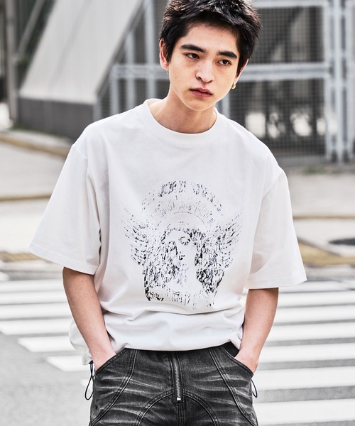 kutir（クティール）の「DRAWSTRING VINTAGELIKE ASSORTED TEE/ドローコードヴィンテージライクアソートTEE（Tシャツ/カットソー・メンズ・ホワイト系その他2/ブラック系その他3/ブラック系その他5/レッド系その他4/ホワイト系その他5/ブラック系その他2/ブラック/ブラウン/レッド/ホワイト系その他3/ブラック系その他4/ブラウン系その他3・MEDIUM/LARGE）」の3枚目の写真