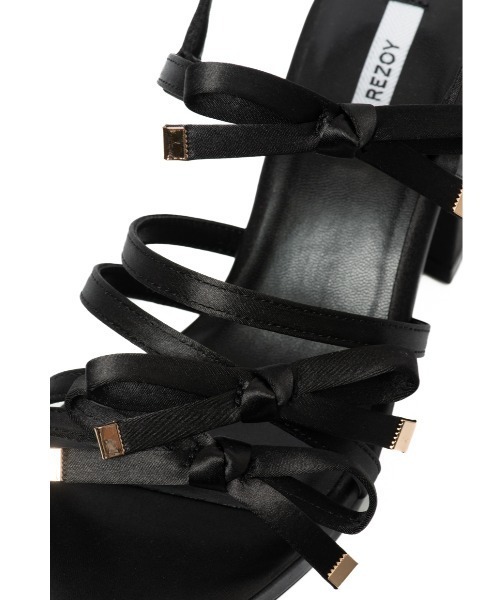 REZOY(リゾイ)の「【25SS新作】【REZOY】トリプルリボンストラップスクエアトゥサテンサンダル(サンダル・レディース・ライトブルー/ブラック/ピンクベージュ・L/M/S/LL)」の12枚目の写真