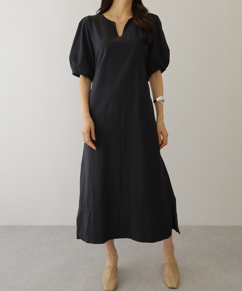 Lace Ladies(レースレディース)の「キーネック パフスリーブ マキシ スリット ワンピース(ワンピース・レディース・チャコールグレー/ブラック/ベージュ・FREE/S)」の4枚目の写真