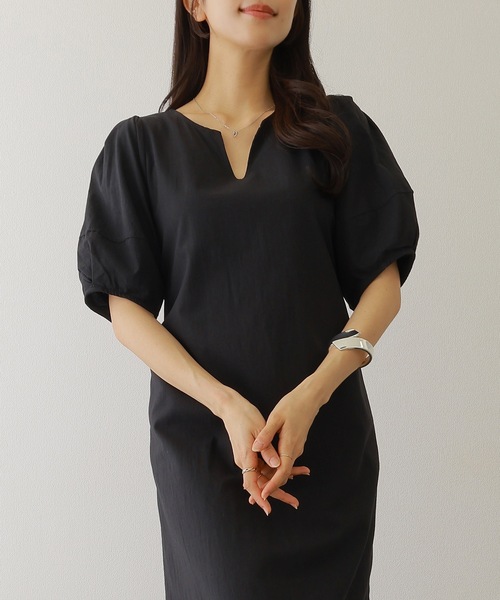 Lace Ladies(レースレディース)の「キーネック パフスリーブ マキシ スリット ワンピース(ワンピース・レディース・チャコールグレー/ブラック/ベージュ・FREE/S)」の5枚目の写真