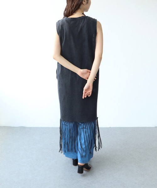 Cepica（セピカ）の「フリンジヘムロゴワンピース（ワンピース・レディース・グレー/ベージュ・FREE）」の4枚目の写真