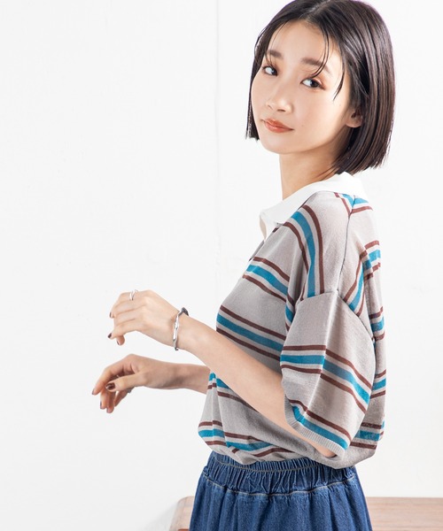 MILLION CARATS(ミリオンカラッツ)の「配色衿とボーダーで視線を引く、大人の余裕を感じるボーダーニットポロトップス(ポロシャツ・レディース・グレー/ブラウン・FREE)」の4枚目の写真